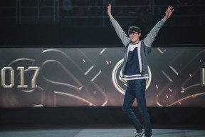 开云体育中国官方网站关于Karsa遭遇十二持续失利，SKT教练压力巨大！观众掌声雷动的信息